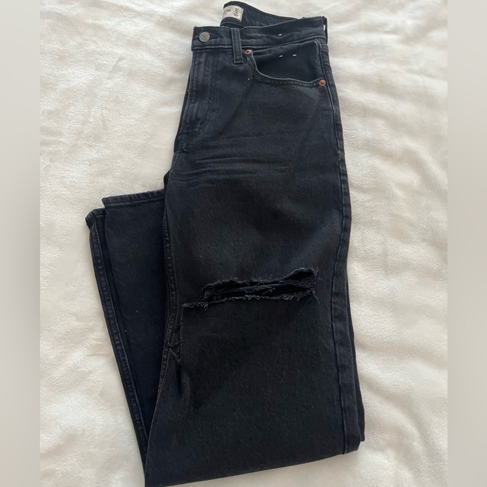 Abercrombie & Fitch High Rise 90’s Relaxed Fit Jeans - Picture 3 of 4